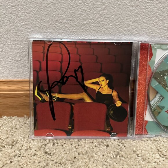 Taylor Swift The Life of a Showgirl Signed CD Hand Signed Photo 4 - Picture 2 of 3